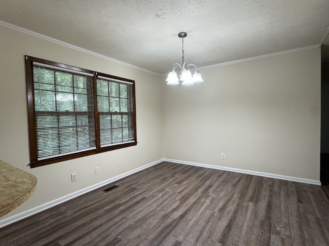 3633 Oakland Ln - Photo 4 of 9