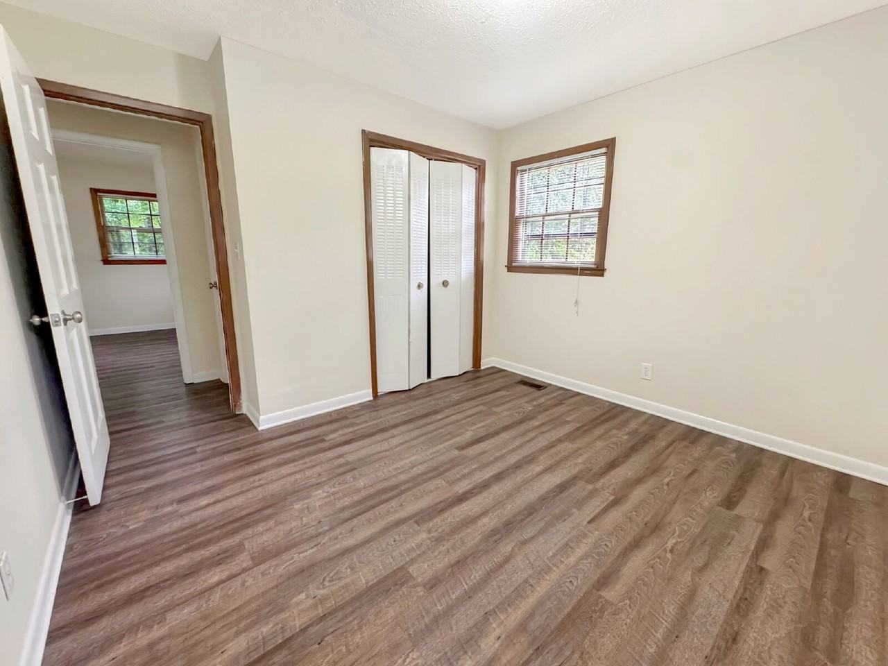 3633 Oakland Ln - Photo 6 of 9