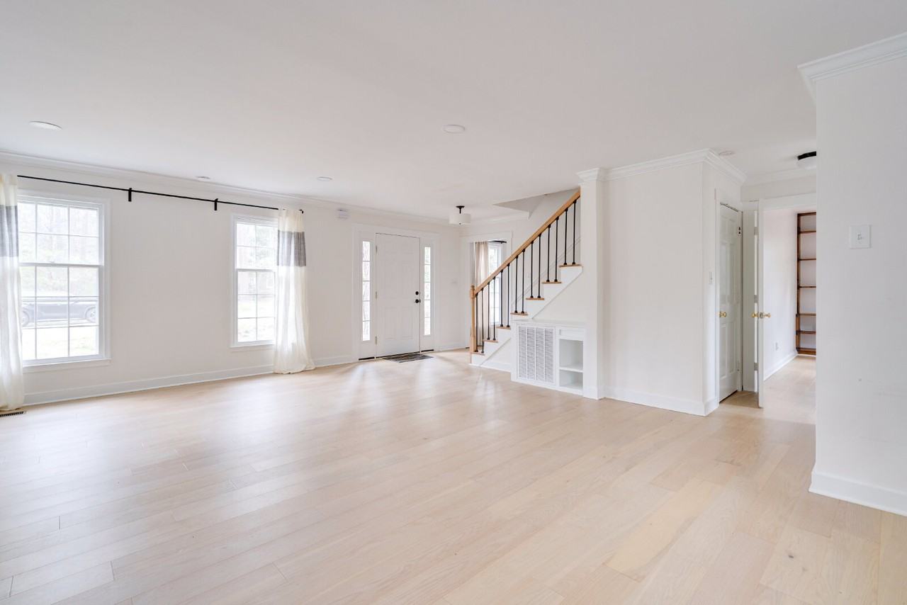 2437 Tilghman Cir - Photo 4 of 37