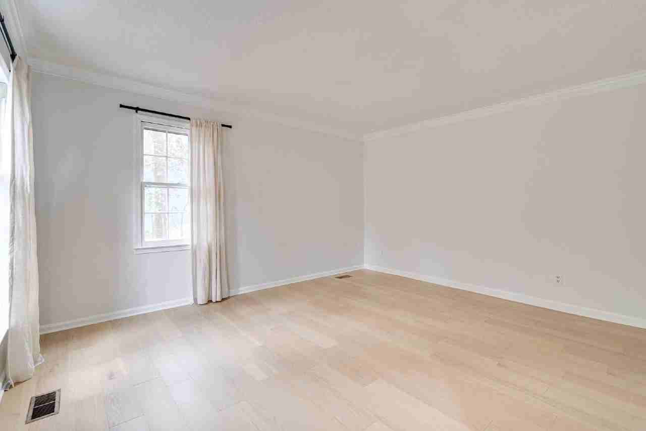 2437 Tilghman Cir - Photo 5 of 37