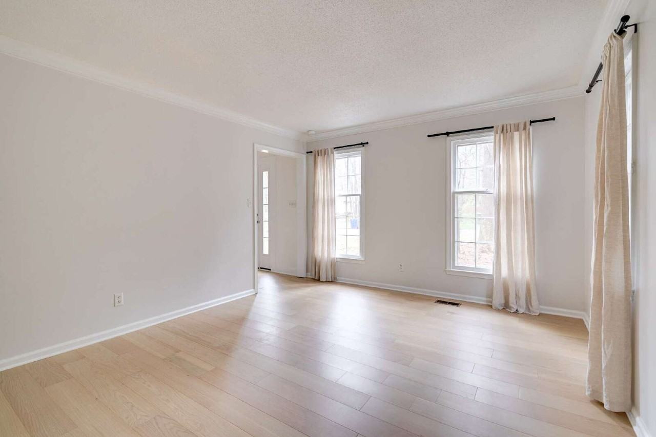 2437 Tilghman Cir - Photo 6 of 37
