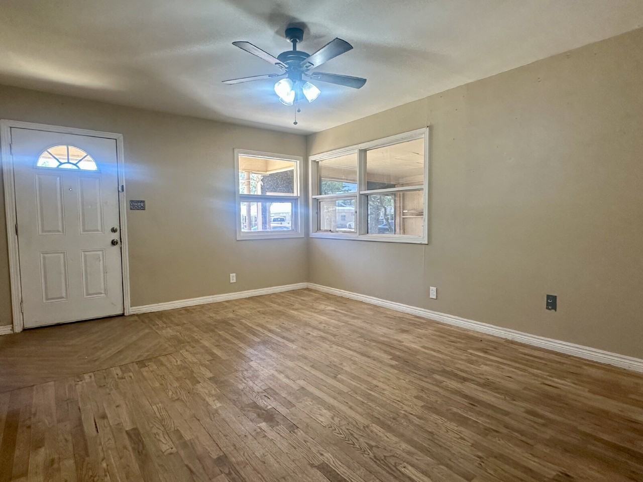 4608 35th St - Photo 5 of 13