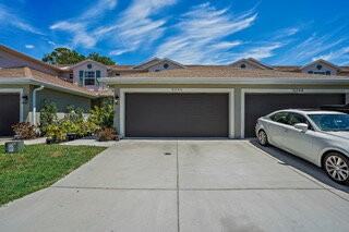 5246 Neil Dr - Photo 3 of 33
