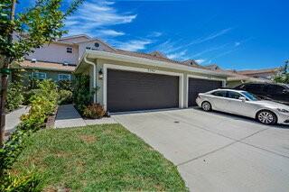 5246 Neil Dr - Photo 4 of 33