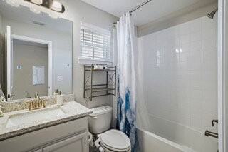 5246 Neil Dr - Photo 6 of 33