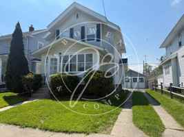 featured image of 3651 Leybourn Ave