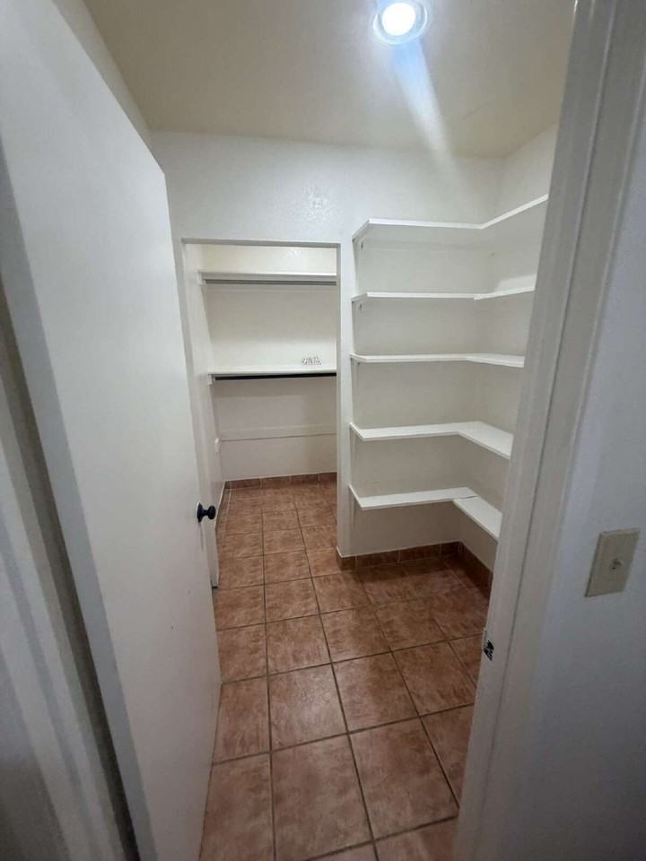 6113 Castleford St - Photo 6 of 20