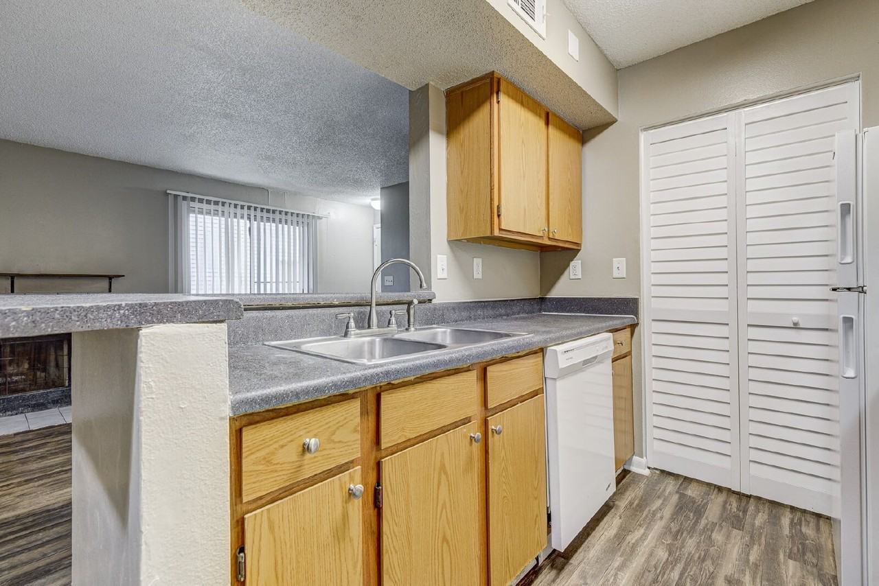 2393 Continental Ave Apt B9 - Photo 7 of 33