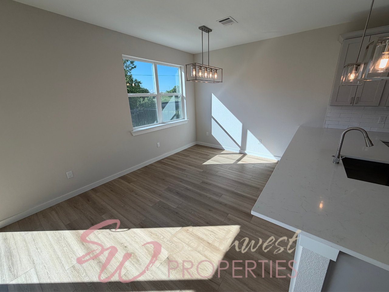 565 Galt Dr - Photo 4 of 24