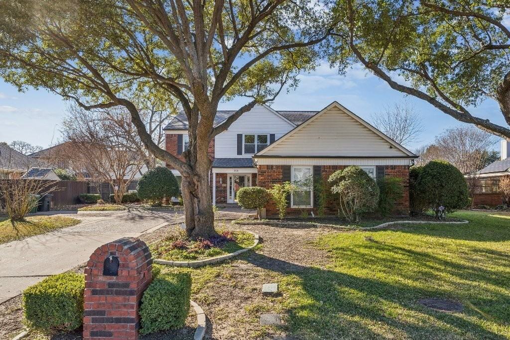 709 Bridget Way - Photo 2 of 33