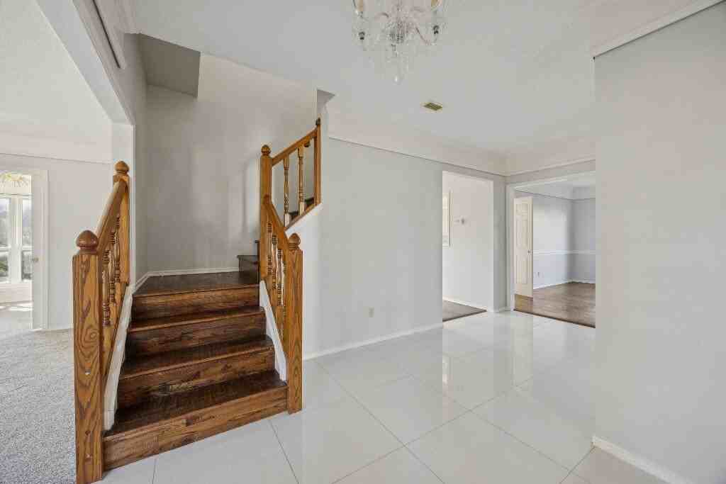 709 Bridget Way - Photo 3 of 33