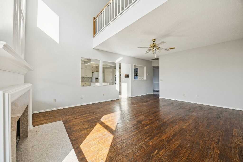 709 Bridget Way - Photo 4 of 33