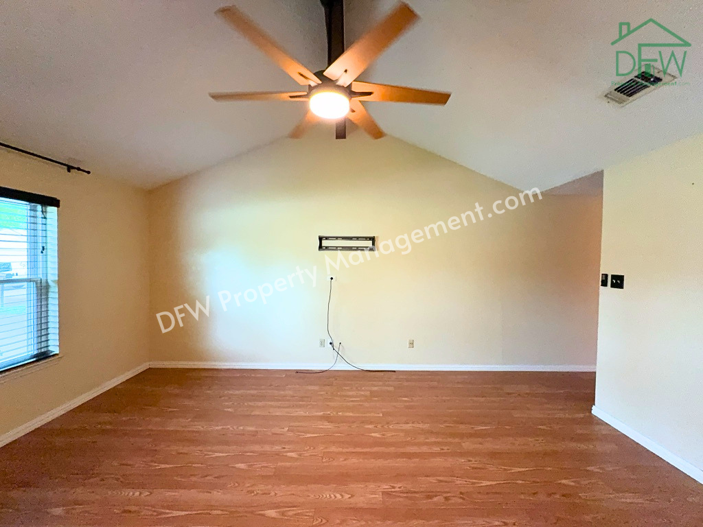 6415 Elm Springs Dr - Photo 2 of 29