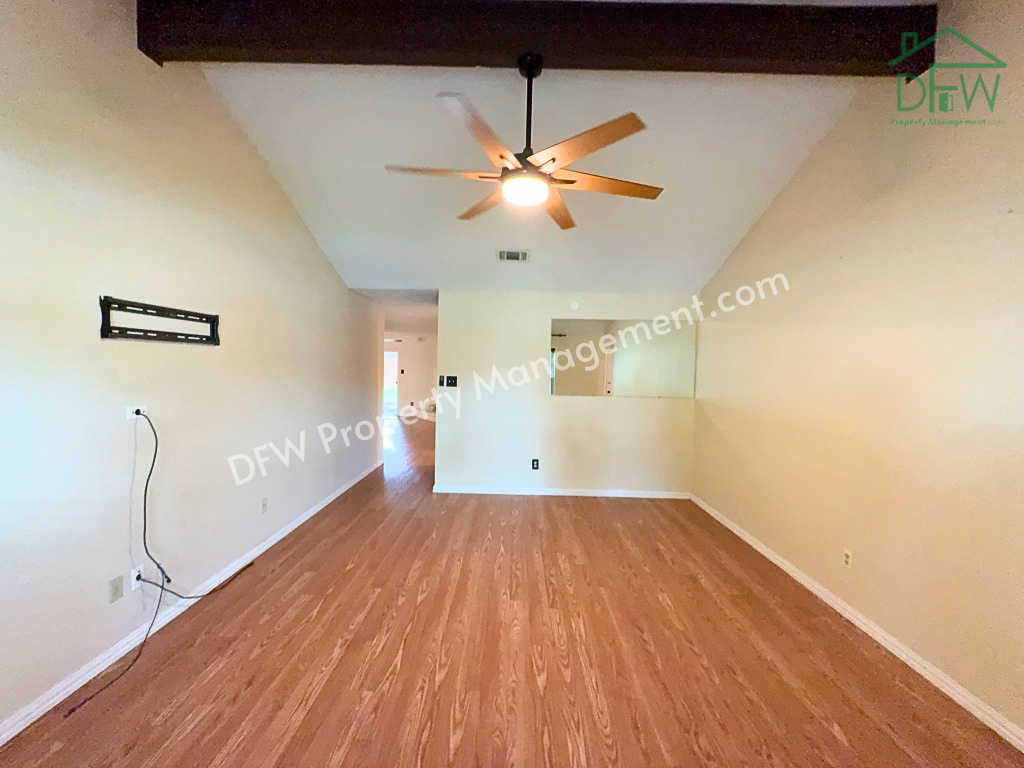 6415 Elm Springs Dr - Photo 3 of 29