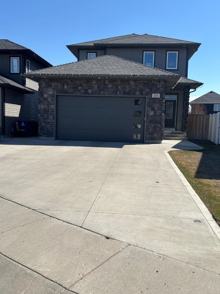 331 A - 331 Kolynchuk Manor - Photo 2 of 16