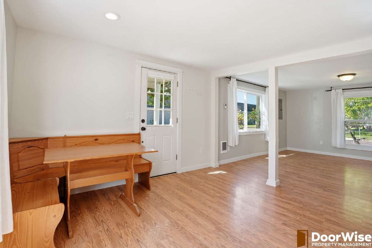 1401 E 11th St - Photo 2 of 28