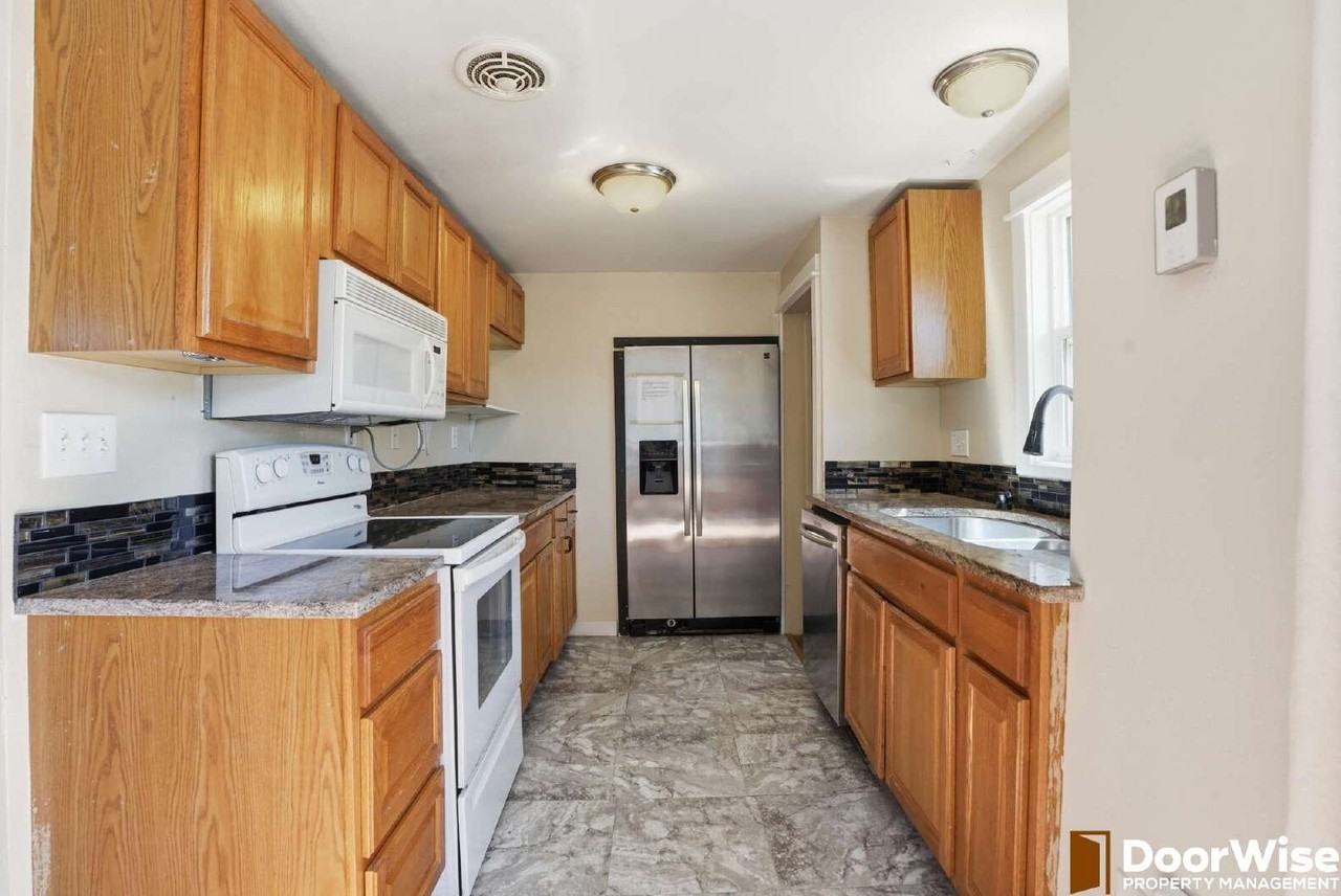 1401 E 11th St - Photo 5 of 28