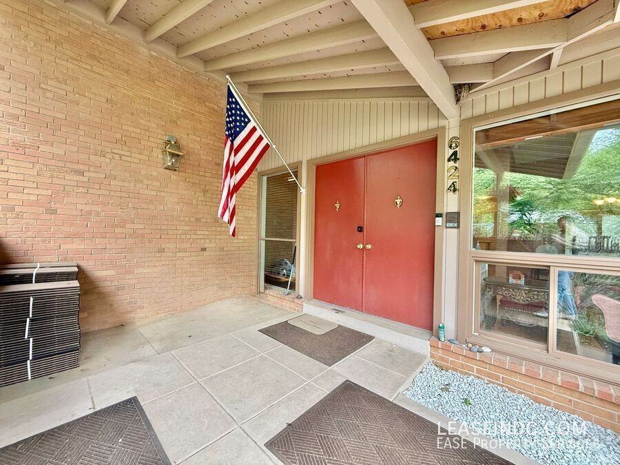 6424 Hollins Dr - Photo 3 of 41