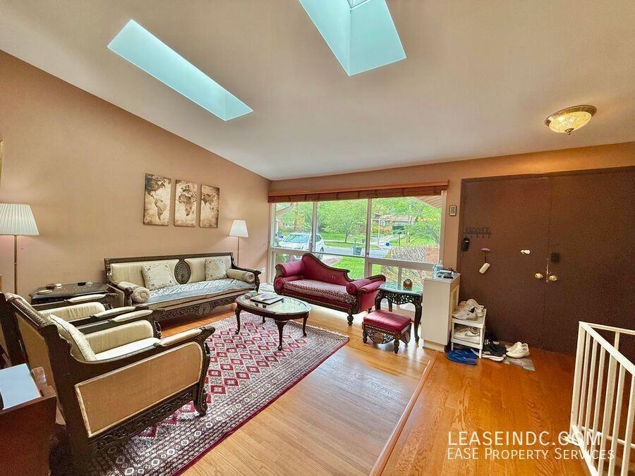 6424 Hollins Dr - Photo 5 of 41
