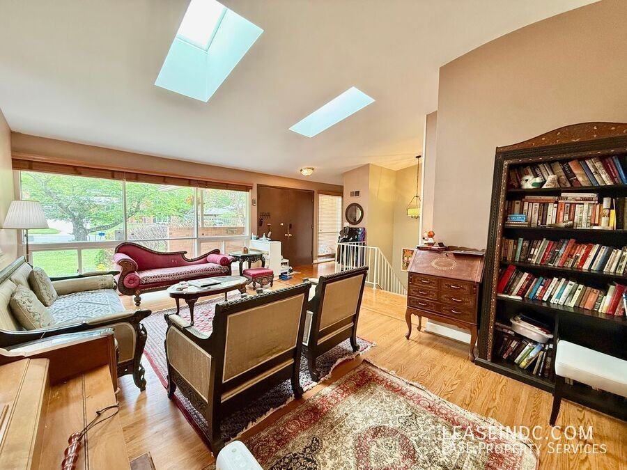 6424 Hollins Dr - Photo 7 of 41