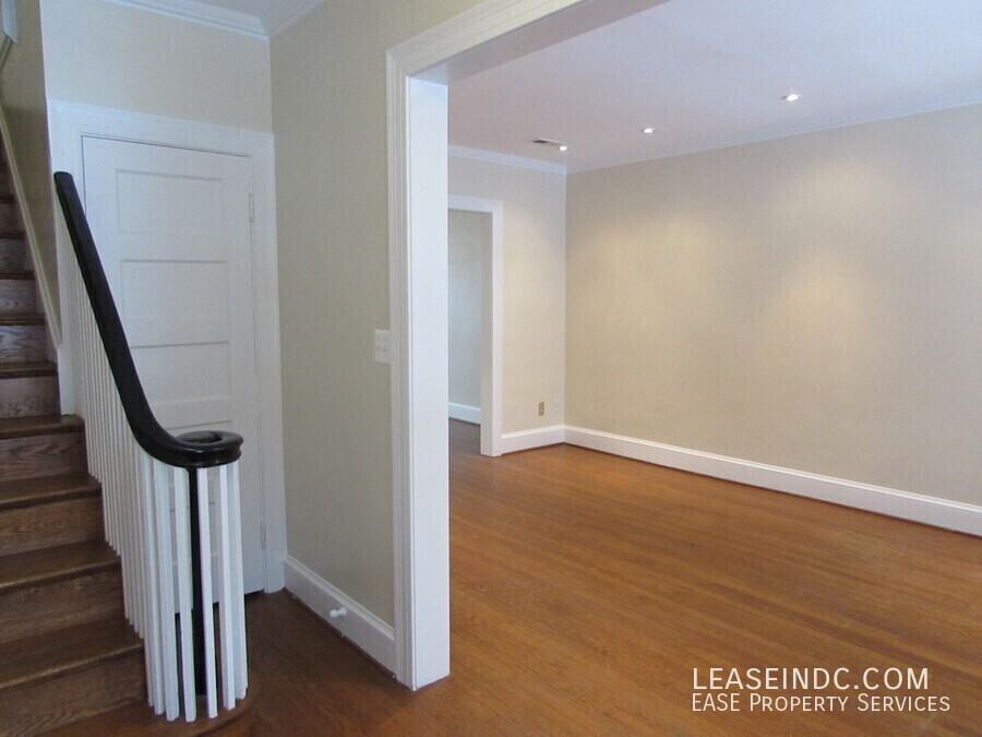 2215 39th St Nw - Photo 2 of 27