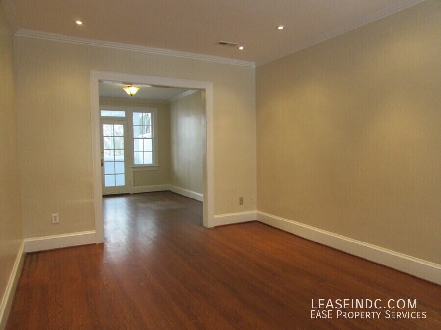 2215 39th St Nw - Photo 3 of 27