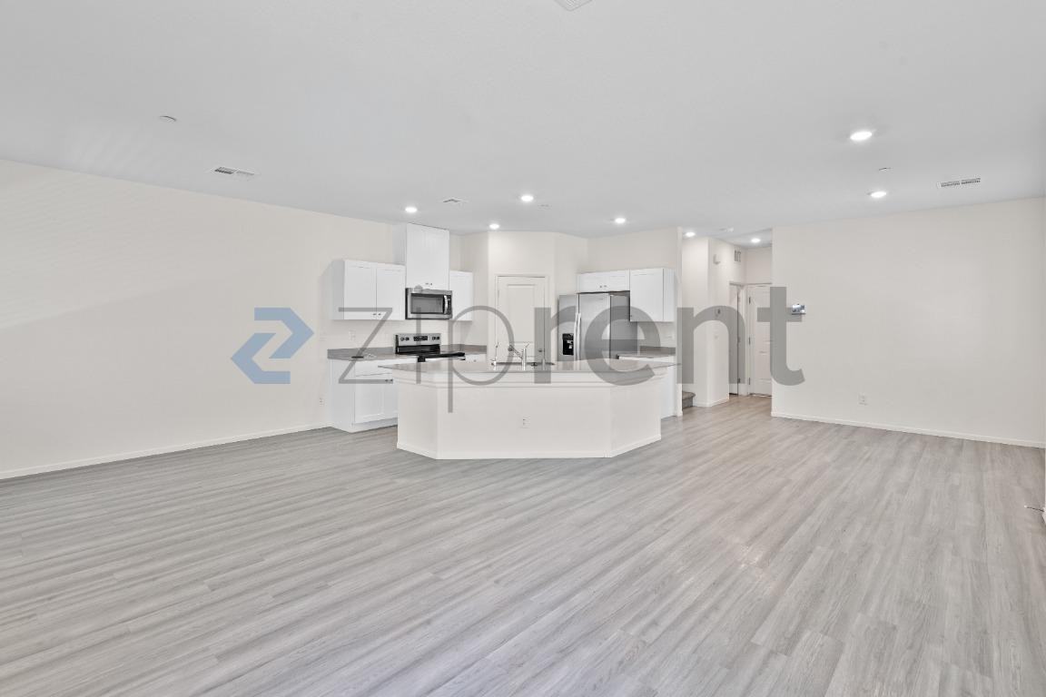 7870 Aurora Sky St #3 - Photo 6 of 27