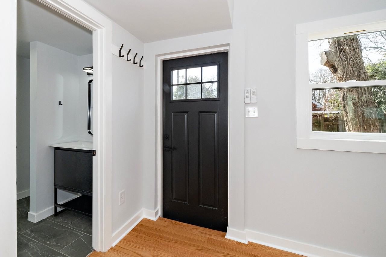210 Lincoln Ct - Photo 4 of 25