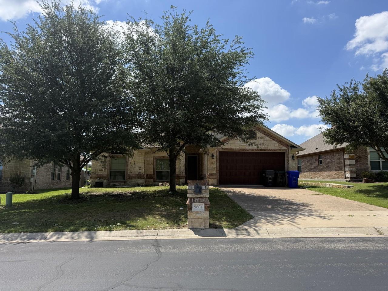9804 Houston Dr - Photo 2 of 36