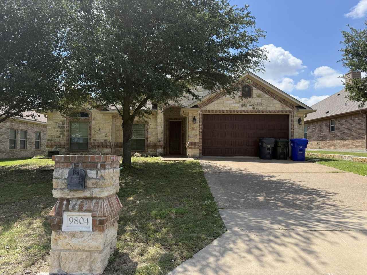 9804 Houston Dr - Photo 3 of 36