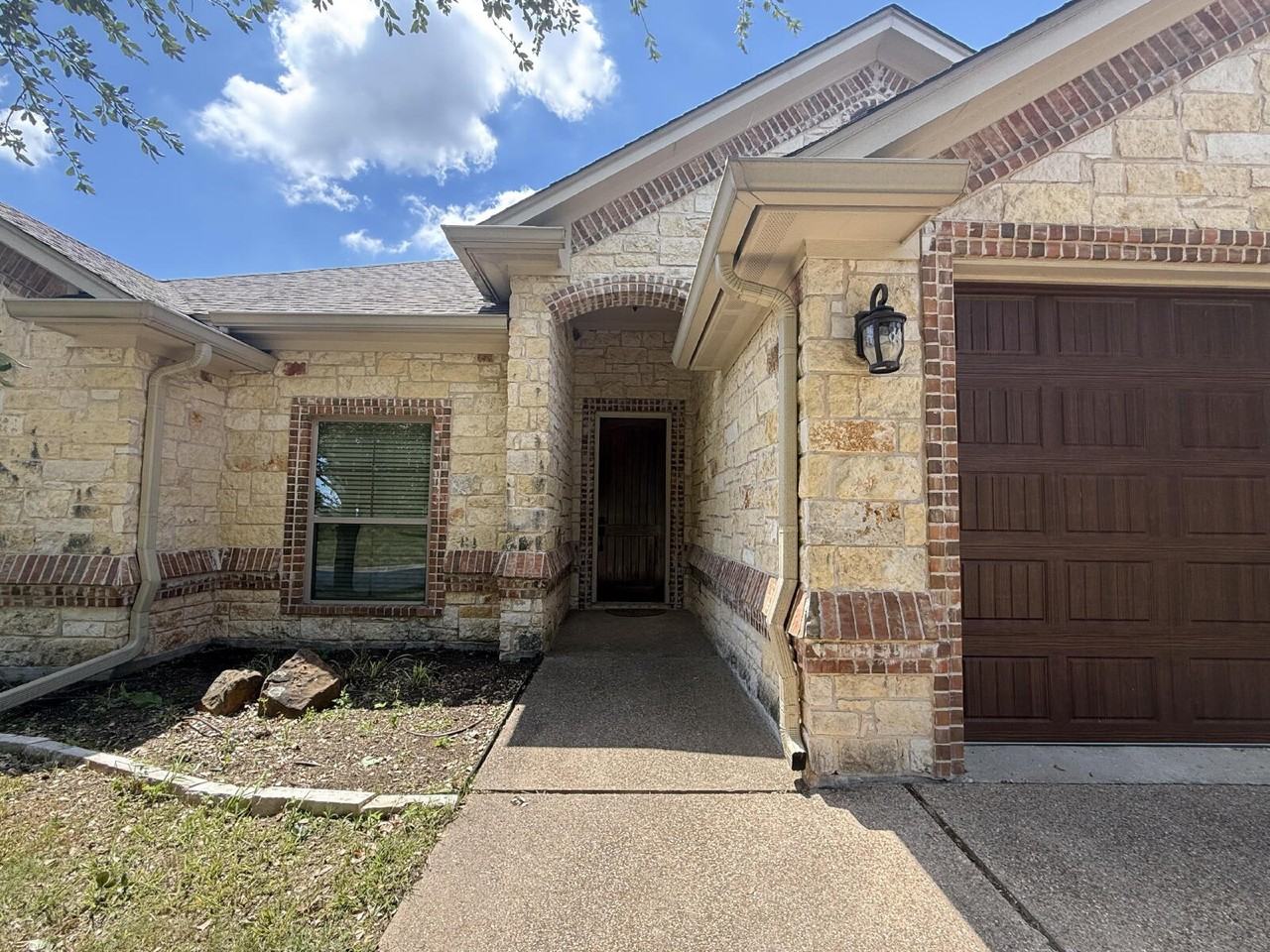 9804 Houston Dr - Photo 6 of 36