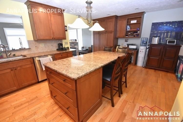 403 Edgemere Dr - Photo 2 of 33