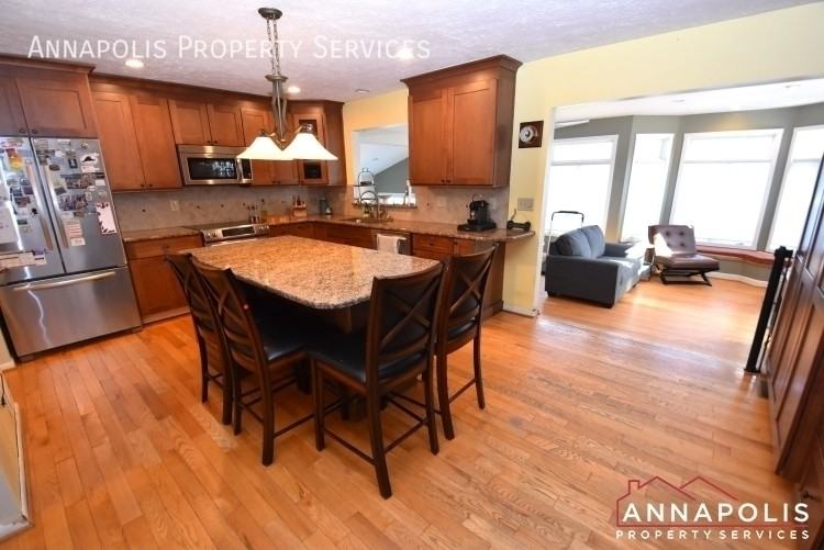 403 Edgemere Dr - Photo 3 of 33