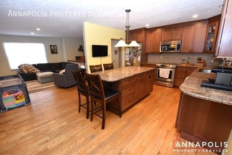 403 Edgemere Dr - Photo 4 of 33