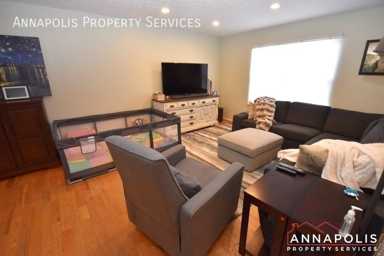 403 Edgemere Dr - Photo 6 of 33