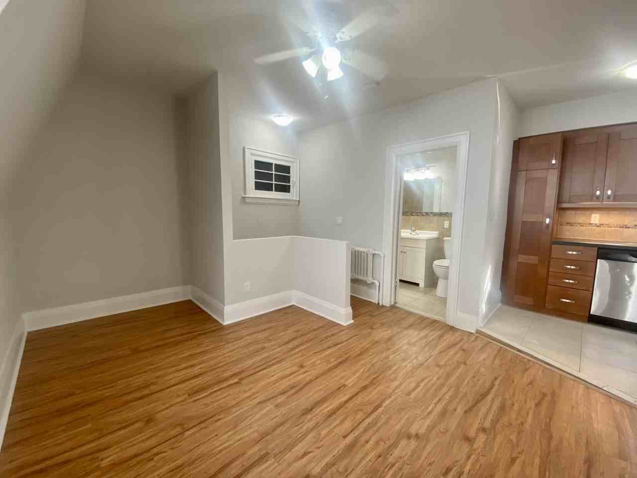 341 St Clair Ave W #E - Photo 3 of 18