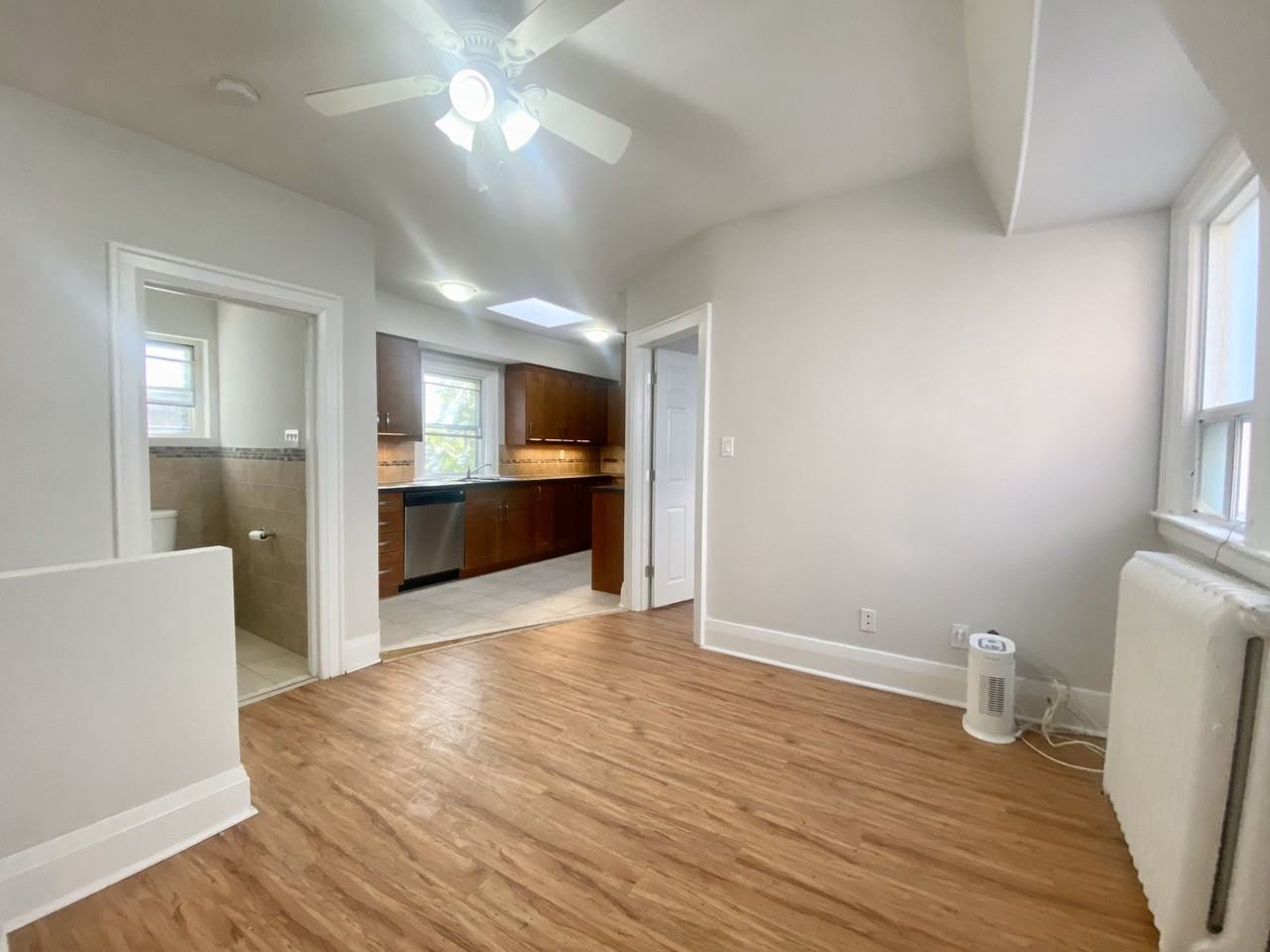 341 St Clair Ave W #E - Photo 5 of 18