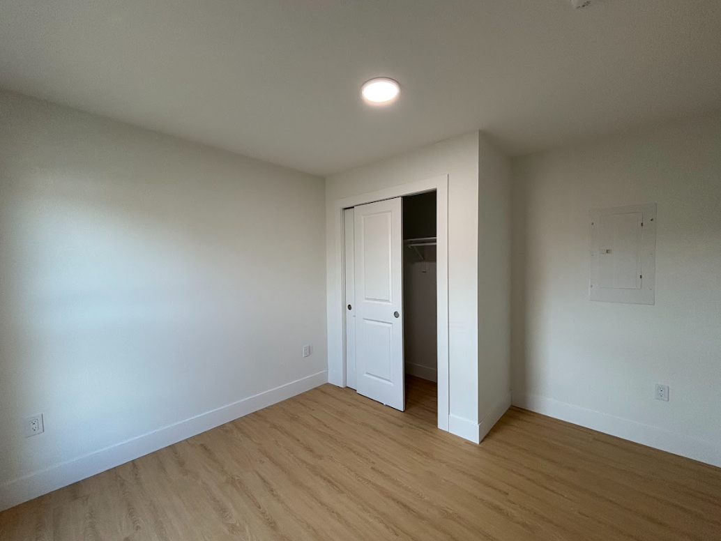124 Wallace Ave - Photo 4 of 10