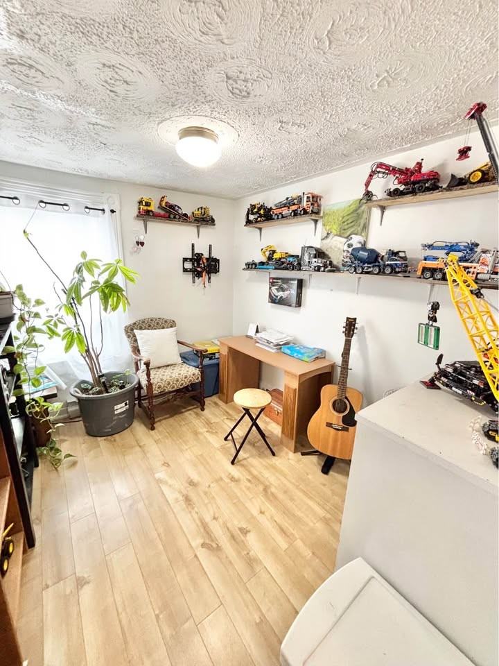 347 Charlotte St - Photo 4 of 8