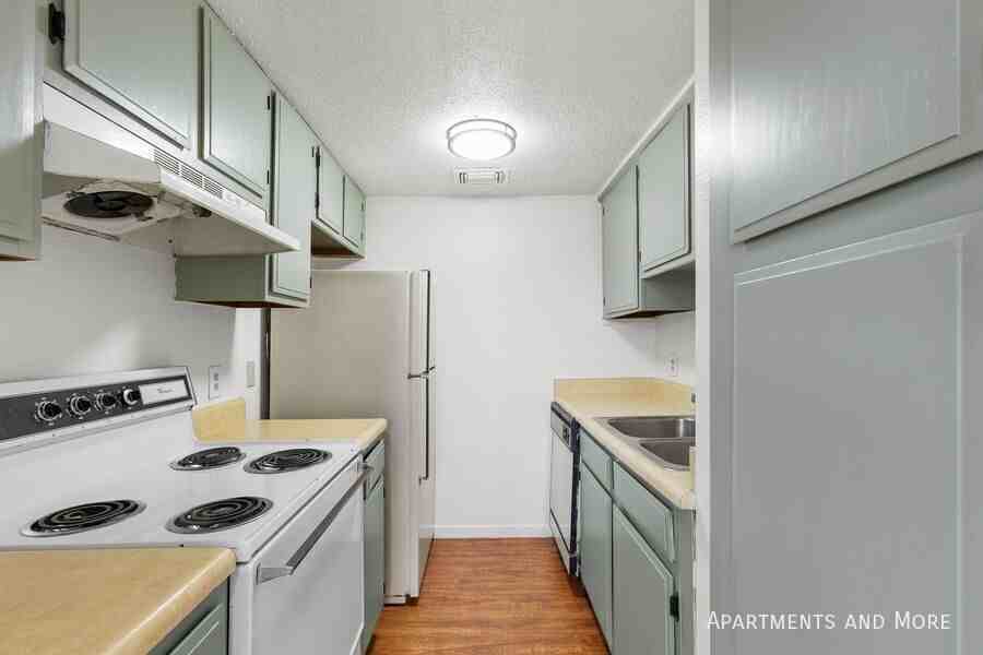 1021 Chestnut St #F20 - Photo 3 of 15