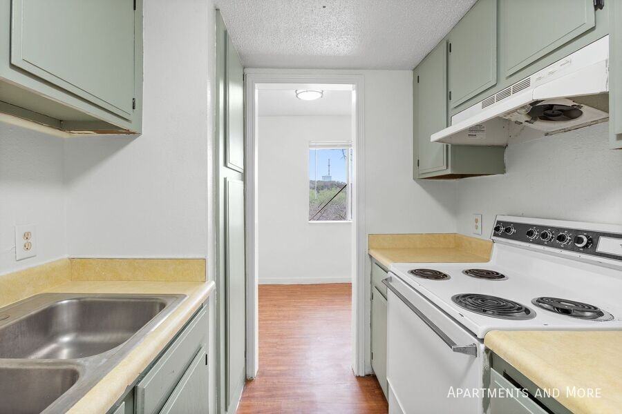 1021 Chestnut St #F20 - Photo 4 of 15