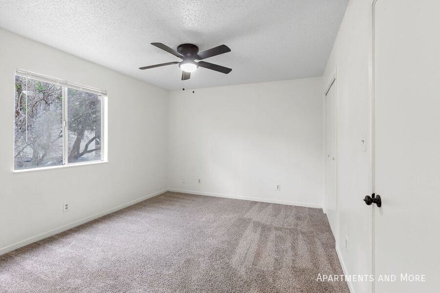1021 Chestnut St #F20 - Photo 6 of 15