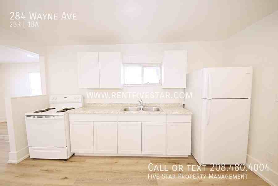 284 Wayne Ave - Photo 5 of 13