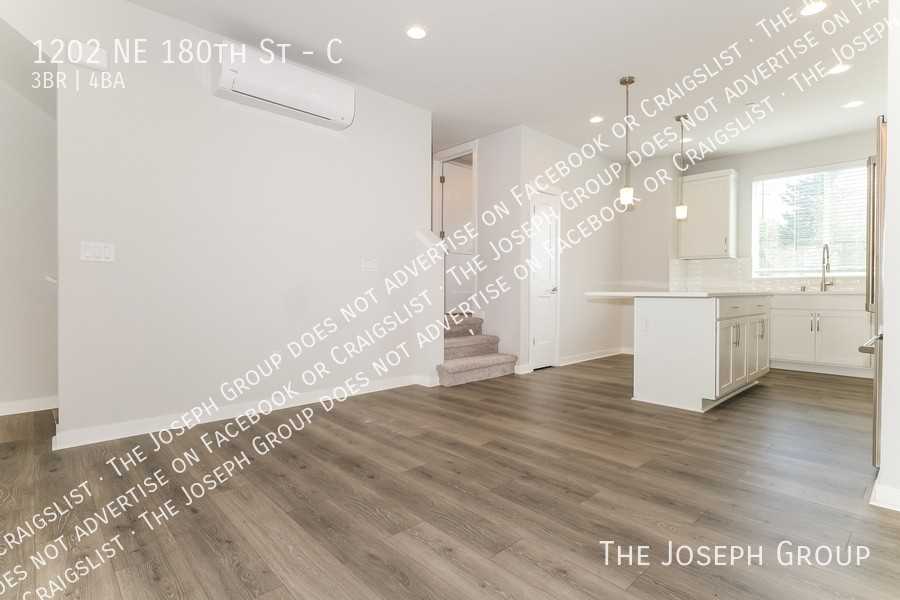 1202 Ne 180th St #C - Photo 3 of 33