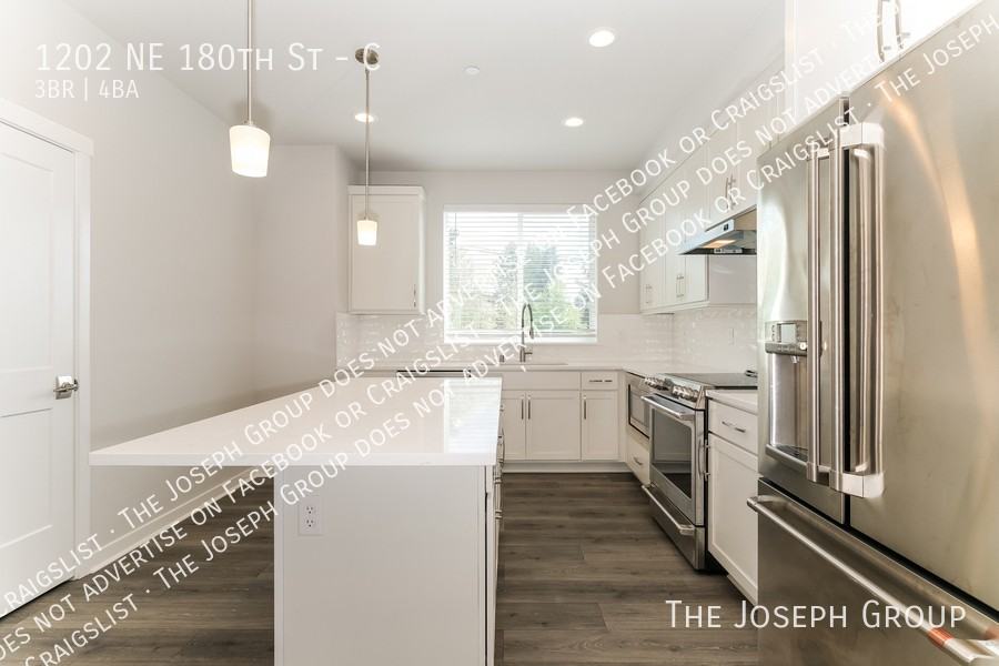 1202 Ne 180th St #C - Photo 7 of 33