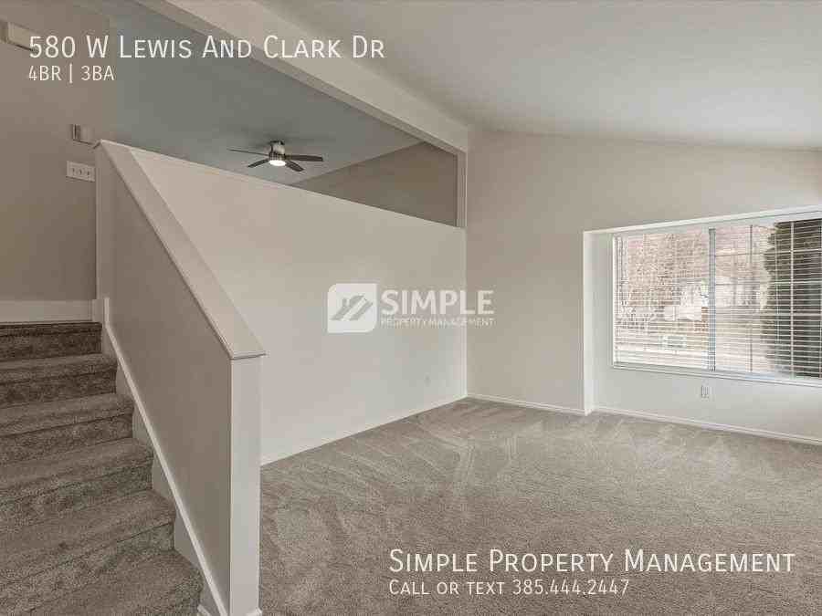 580 W Lewis And Clark Dr - Photo 4 of 32