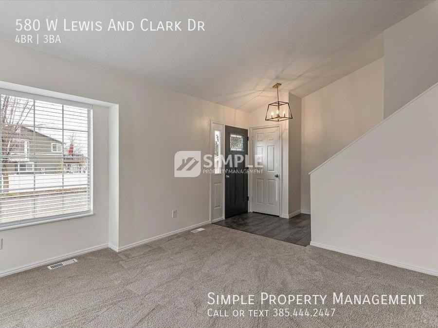 580 W Lewis And Clark Dr - Photo 7 of 32