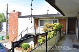 featured image of 3035 Ne 130th St #6
