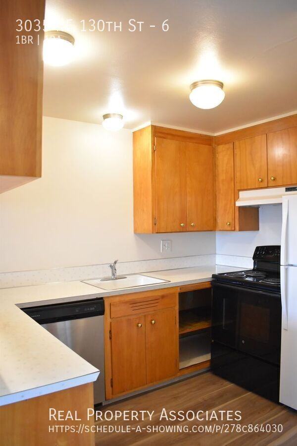 3035 Ne 130th St #6 - Photo 3 of 9