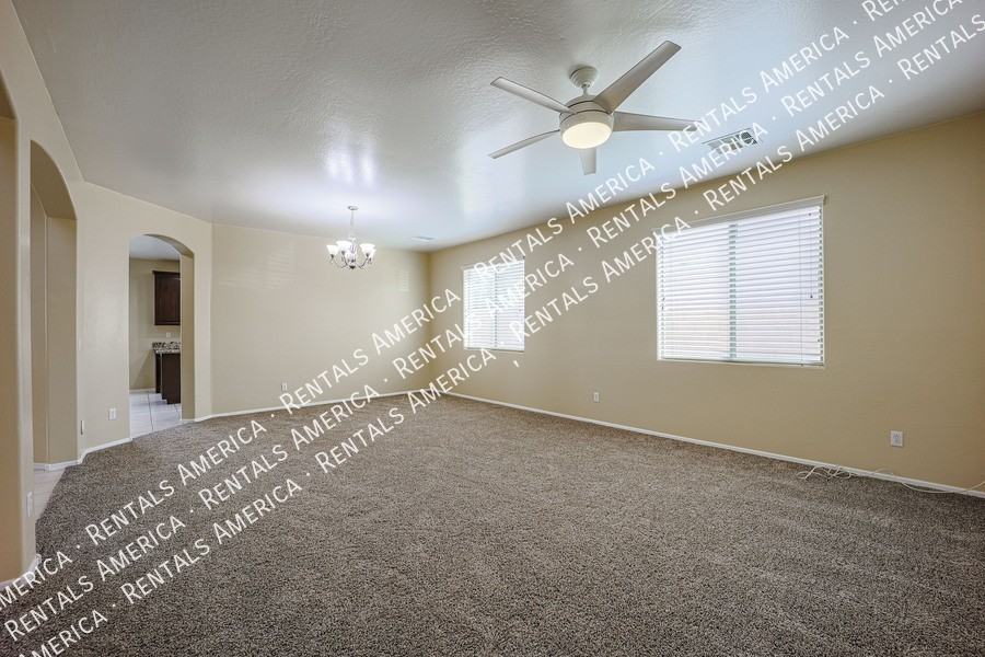 6846 W St Charles Ave - Photo 4 of 47
